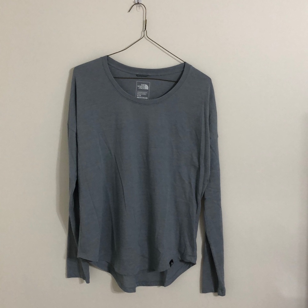 Women’s North Face long sleeve T-shirt